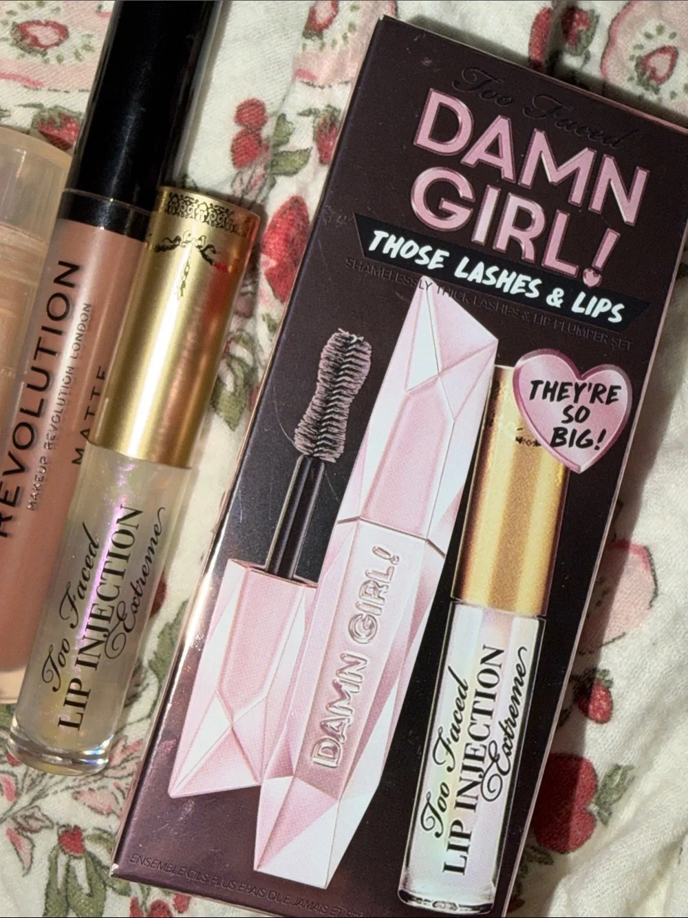 Too Faced Damn Girl! Lip & Lash Set with Pink and Gold Accents